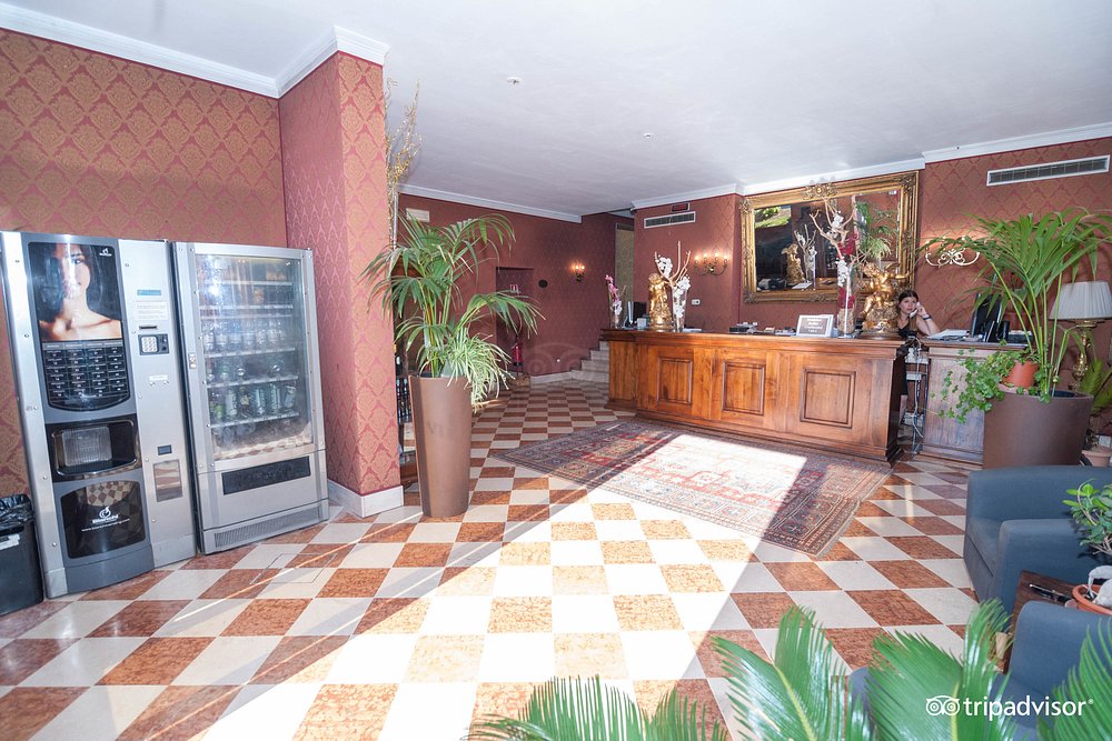 lobby--v14908363