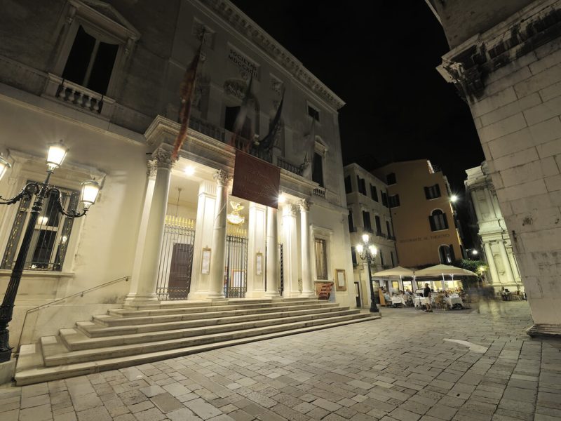 Al Theatro Palace