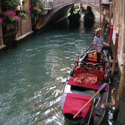 Serenata-gondola-Venezia-imbarco-tour-foto-VV-1024x654