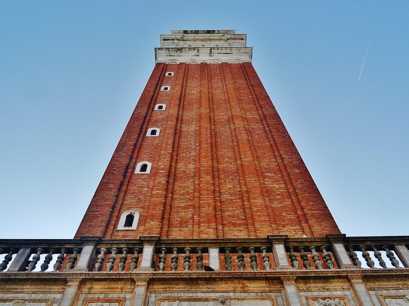 Venezia-il-campanile-di-San-Marco-visto-dalla-Loggia.-Foto-di-Zairon-CC-BY-SA4.0