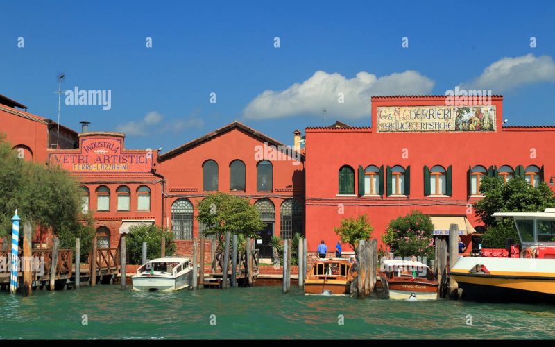 fabbrica-di-vetro-soffiato-ferro-lazzarini-isola-di-murano-venezia-g7yknf