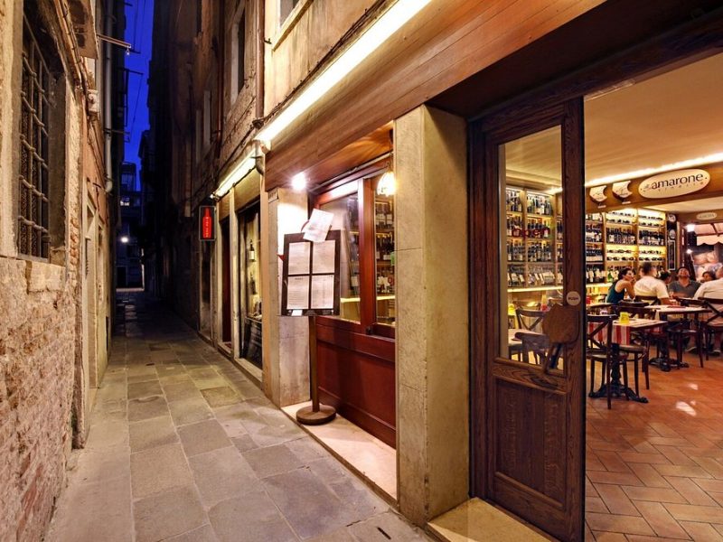 wine-bar-alley